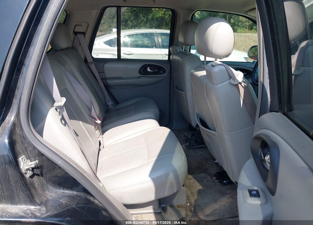 2005 CHEVROLET TRAILBLAZER VIN: 1GNDT13S752355228
