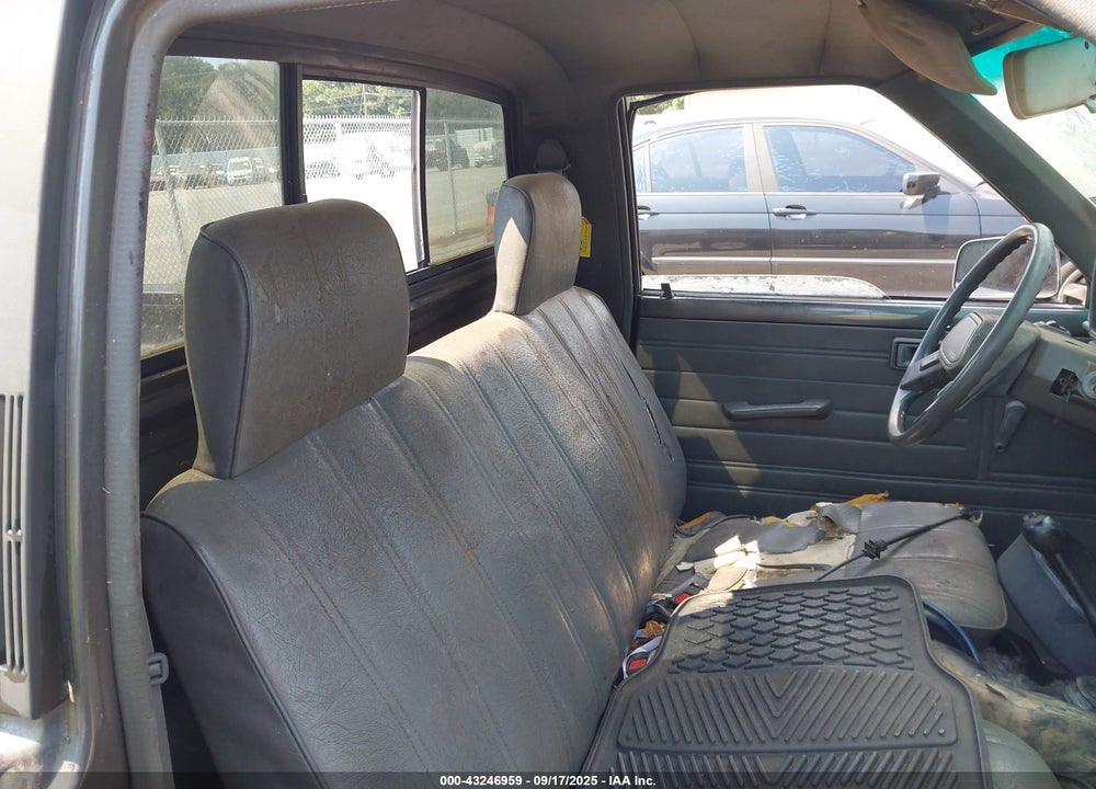 1988 TOYOTA PICKUP 1/2 TON RN50 VIN: JT4RN50R0J5156628