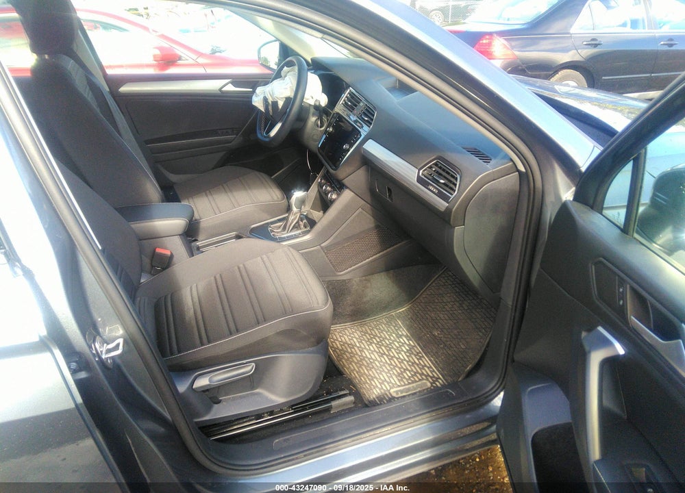2024 VOLKSWAGEN TIGUAN VIN: 3VVRB7AXXRM126612