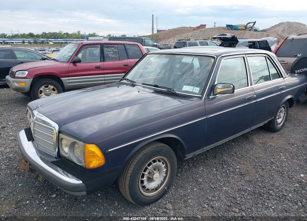 1983 MERCEDES-BENZ 240 D VIN: WDBAB23A6DB377732