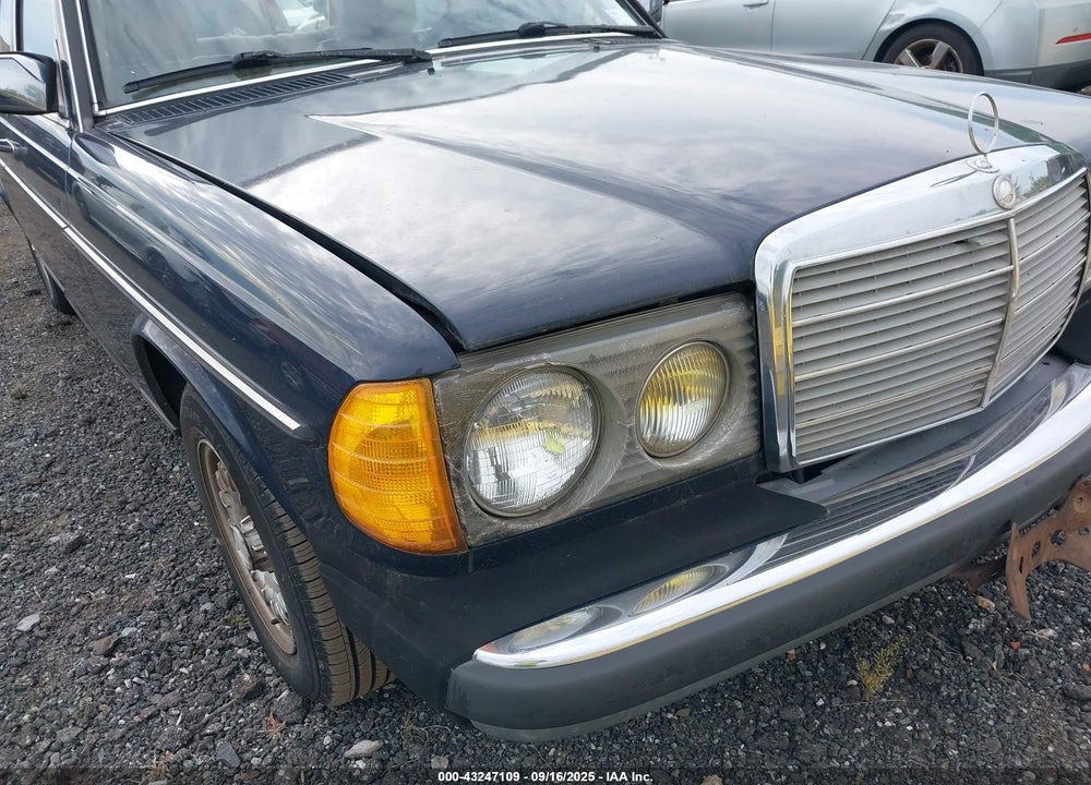 1983 MERCEDES-BENZ 240 D VIN: WDBAB23A6DB377732