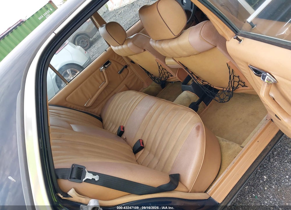 1983 MERCEDES-BENZ 240 D VIN: WDBAB23A6DB377732