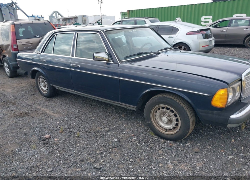 1983 MERCEDES-BENZ 240 D VIN: WDBAB23A6DB377732