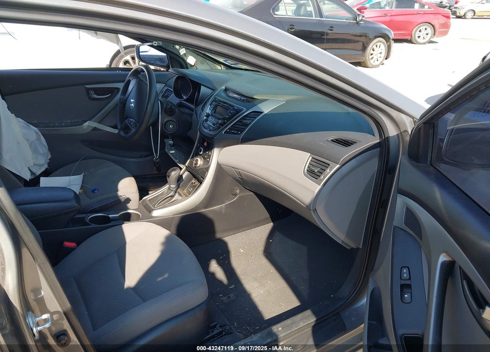 2014 HYUNDAI ELANTRA VIN: 5NPDH4AE6EH508897