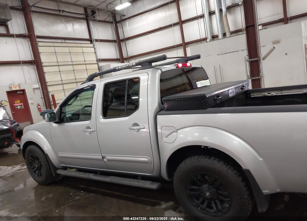 2005 NISSAN FRONTIER LE VIN: 1N6AD07U45C461142