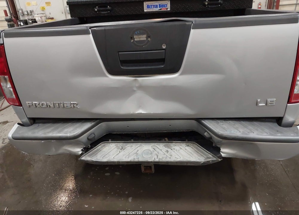2005 NISSAN FRONTIER LE VIN: 1N6AD07U45C461142