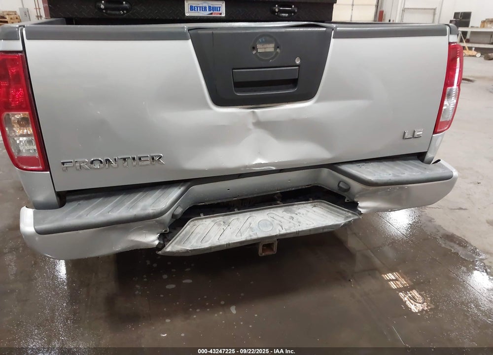 2005 NISSAN FRONTIER LE VIN: 1N6AD07U45C461142