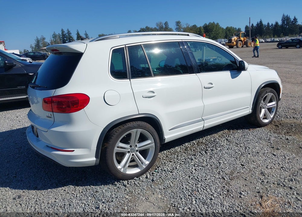 2016 VOLKSWAGEN TIGUAN VIN: WVGBV7AX3GW608631