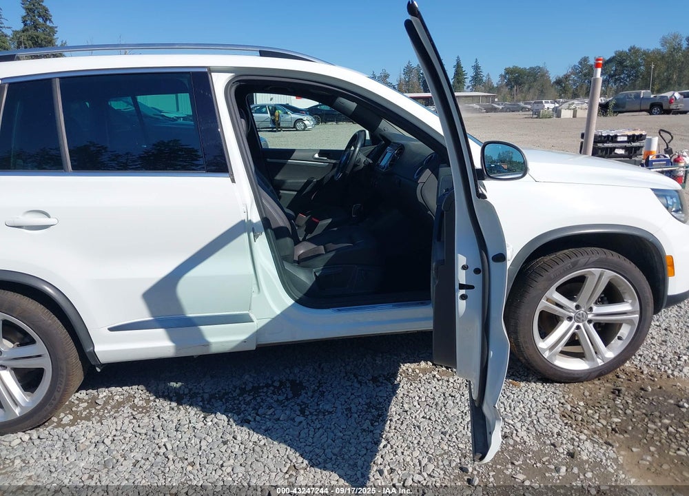 2016 VOLKSWAGEN TIGUAN VIN: WVGBV7AX3GW608631