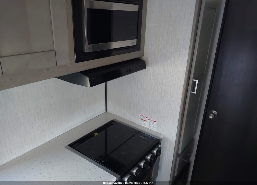 2021 HEARTLAND RV NORTHTRAIL ULTRA LITE TRAVEL TRAILER VIN: 5SFNB2924ME452068