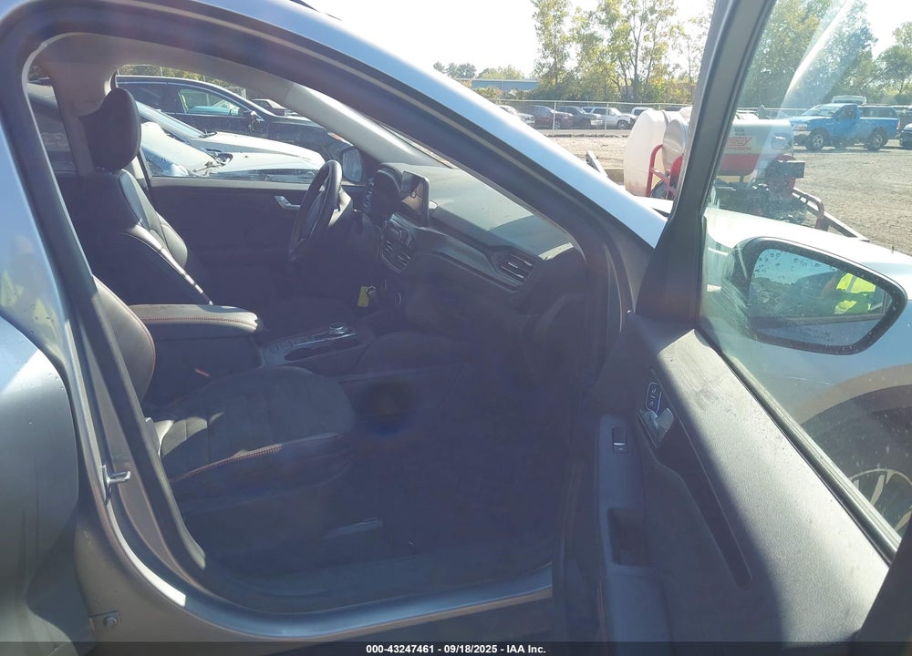 2022 FORD ESCAPE VIN: 1FMCU9H96NUB98233
