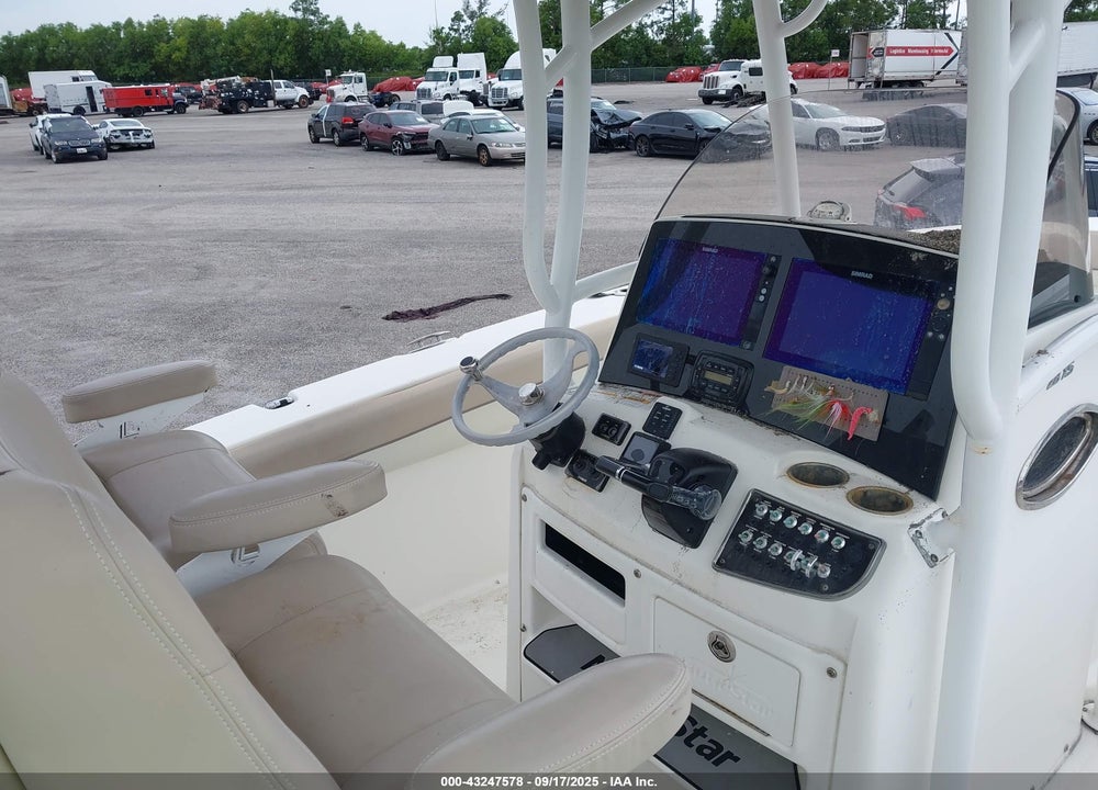 2017 NAUTICSTAR 28 XS VIN: JNT27439F717