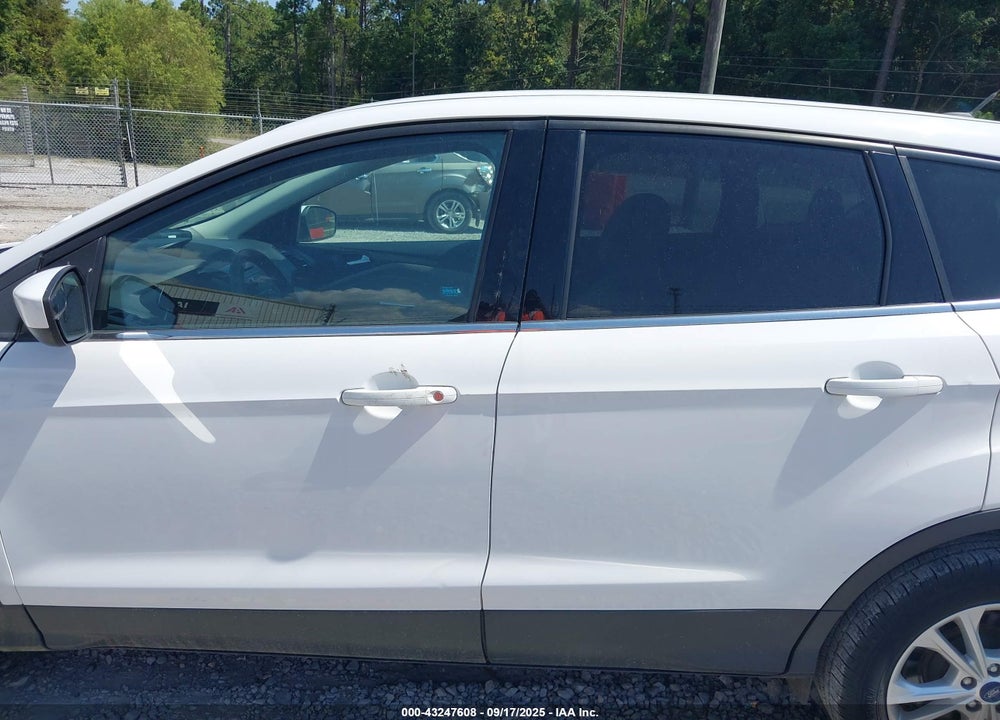 2017 FORD ESCAPE VIN: 1FMCU0GD0HUC18935