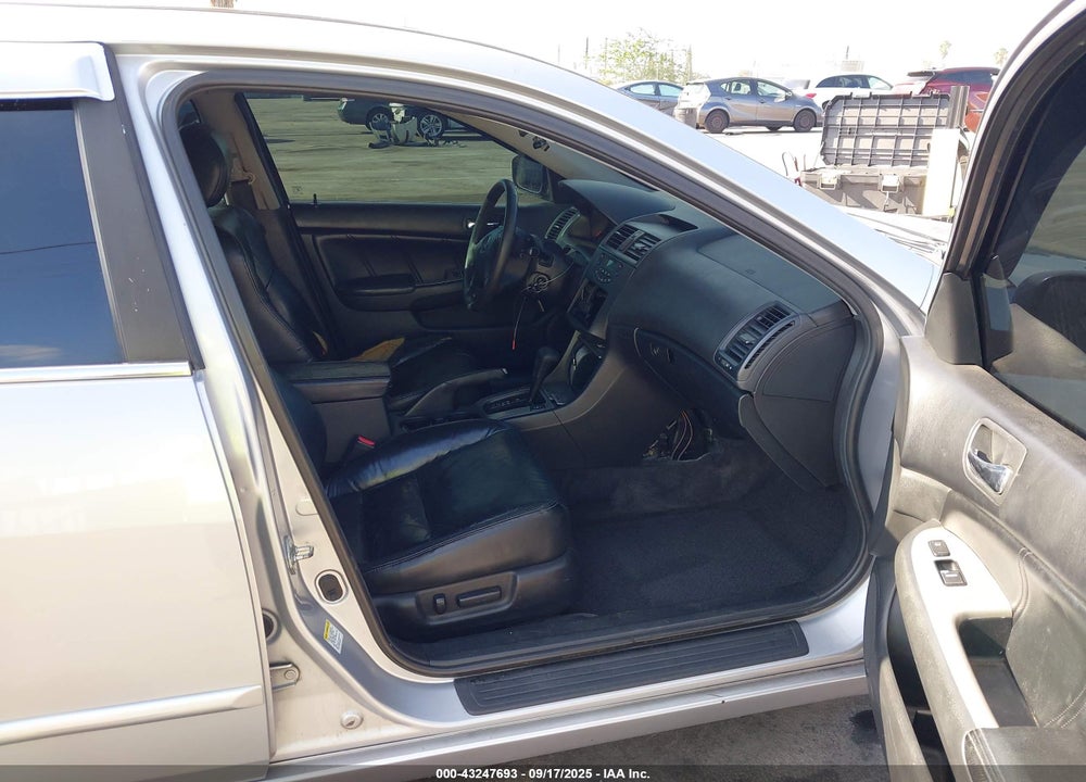 2005 HONDA ACCORD 3.0 EX VIN: 1HGCM66815A074712