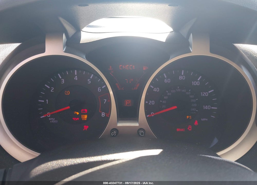 2014 NISSAN JUKE SV VIN: JN8AF5MR5ET352526