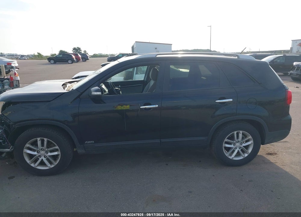 2014 KIA SORENTO LX VIN: 5XYKTCA65EG476993