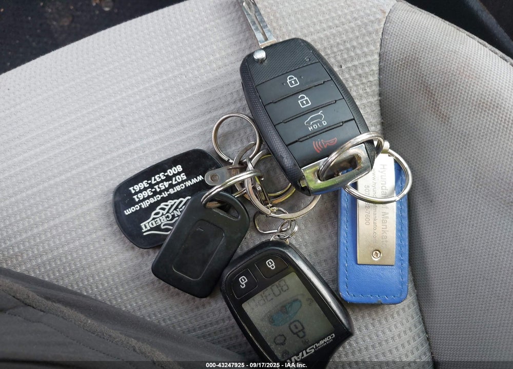 2014 KIA SORENTO LX VIN: 5XYKTCA65EG476993