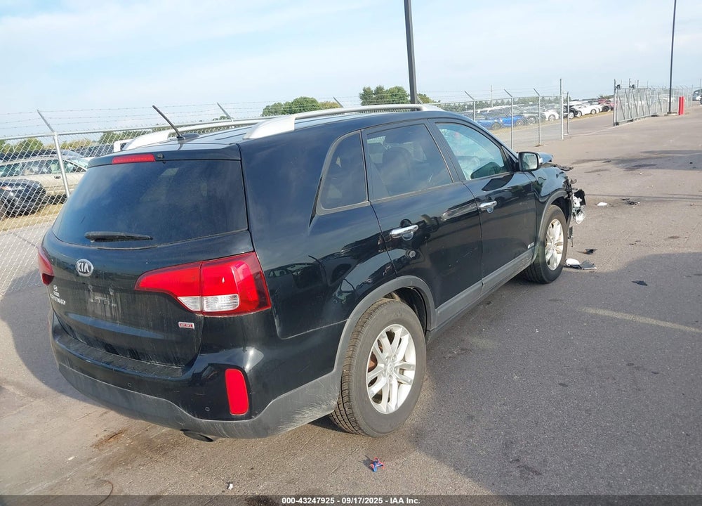 2014 KIA SORENTO LX VIN: 5XYKTCA65EG476993