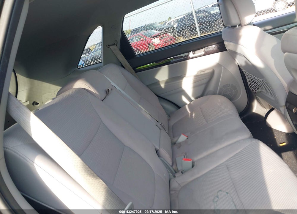 2014 KIA SORENTO LX VIN: 5XYKTCA65EG476993