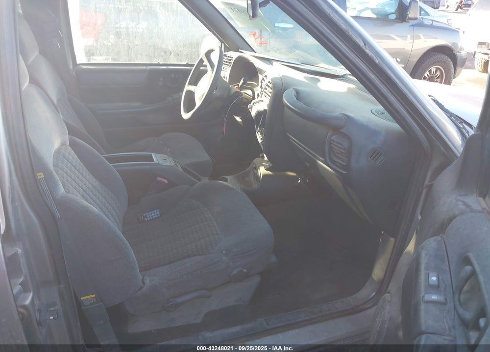 1999 CHEVROLET BLAZER LS VIN: 1GNDT13W1X2129093