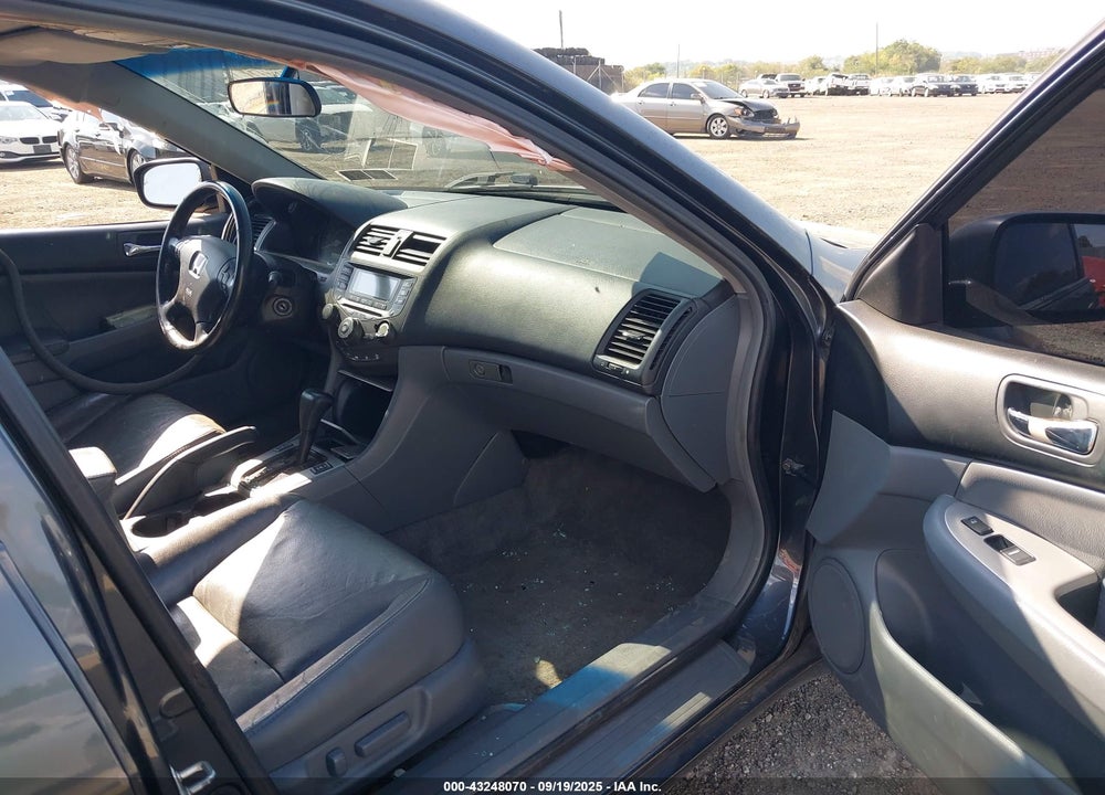 2005 HONDA ACCORD 3.0 EX VIN: 1HGCM66575A049061