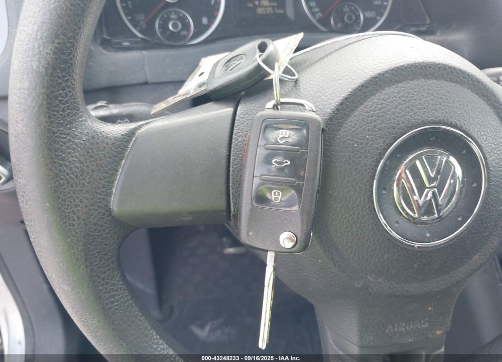 2011 VOLKSWAGEN TIGUAN VIN: WVGBV7AX8BW506248