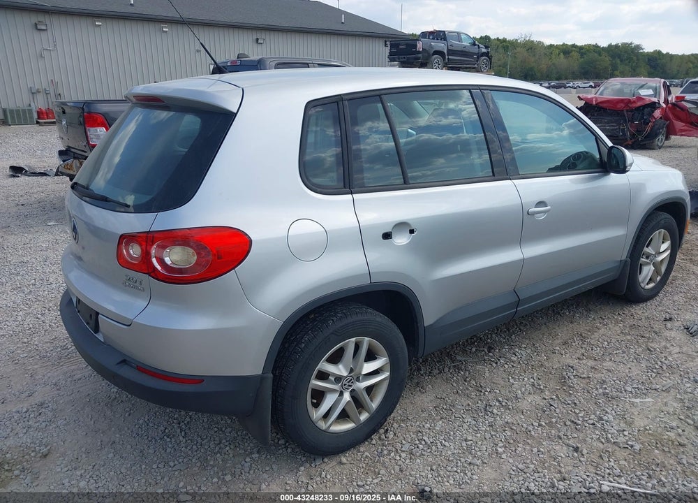 2011 VOLKSWAGEN TIGUAN VIN: WVGBV7AX8BW506248