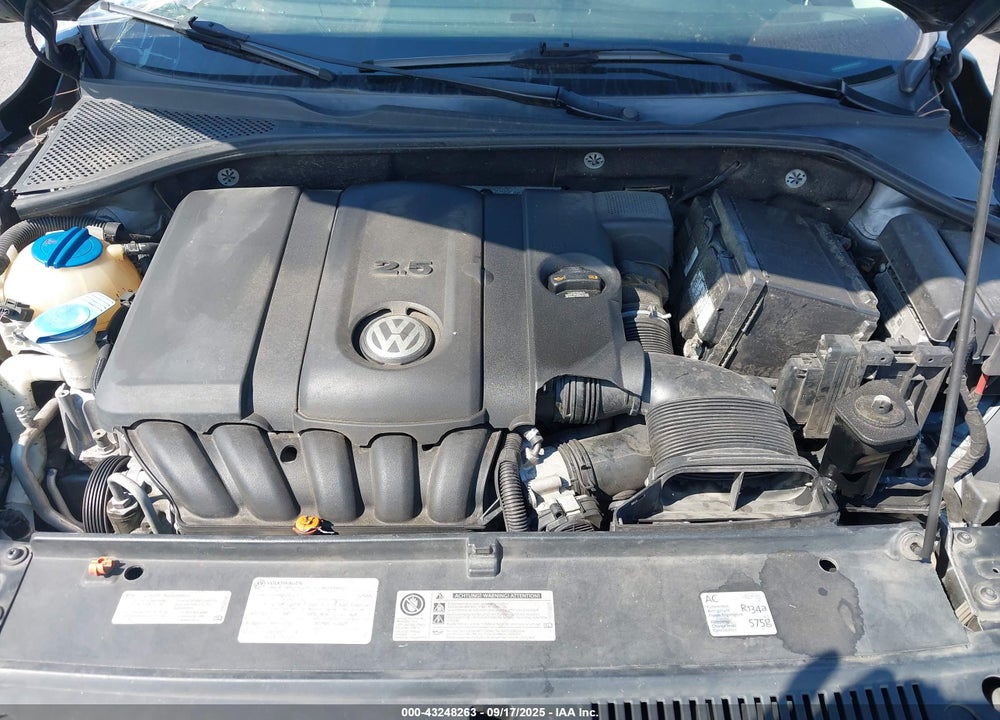 2013 VOLKSWAGEN PASSAT VIN: 1VWAH7A33DC036247