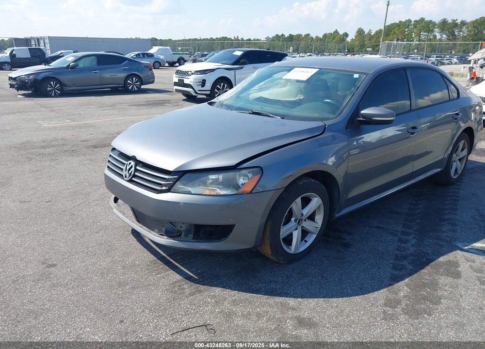2013 VOLKSWAGEN PASSAT VIN: 1VWAH7A33DC036247