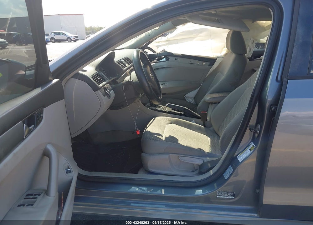 2013 VOLKSWAGEN PASSAT VIN: 1VWAH7A33DC036247