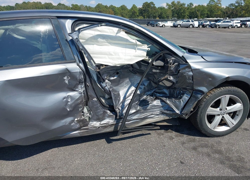 2013 VOLKSWAGEN PASSAT VIN: 1VWAH7A33DC036247