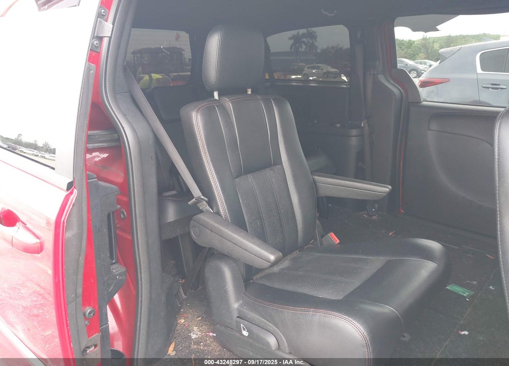 2016 DODGE GRAND CARAVAN R/T VIN: 2C4RDGEG6GR243001