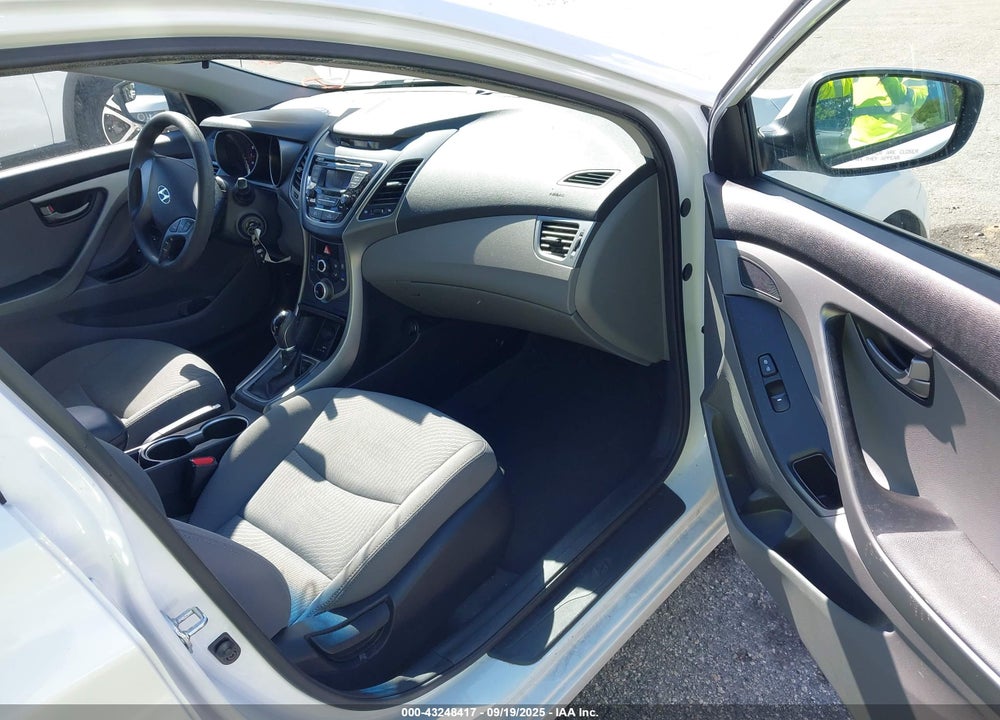 2015 HYUNDAI ELANTRA VIN: 5NPDH4AE5FH585228