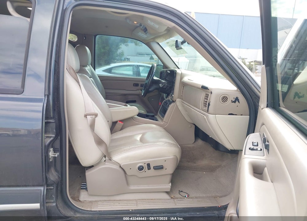 2004 CHEVROLET TAHOE LT VIN: 1GNEK13T14J215115