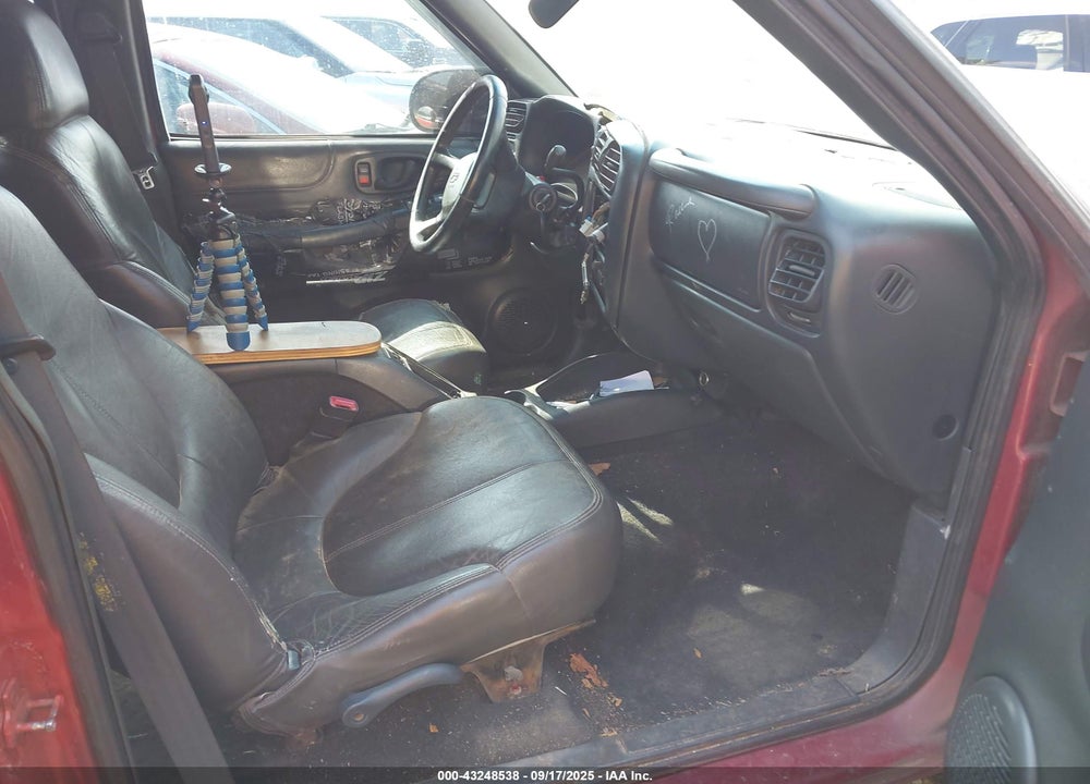 2003 CHEVROLET S-10 LS VIN: 1GCDT13X53K138276