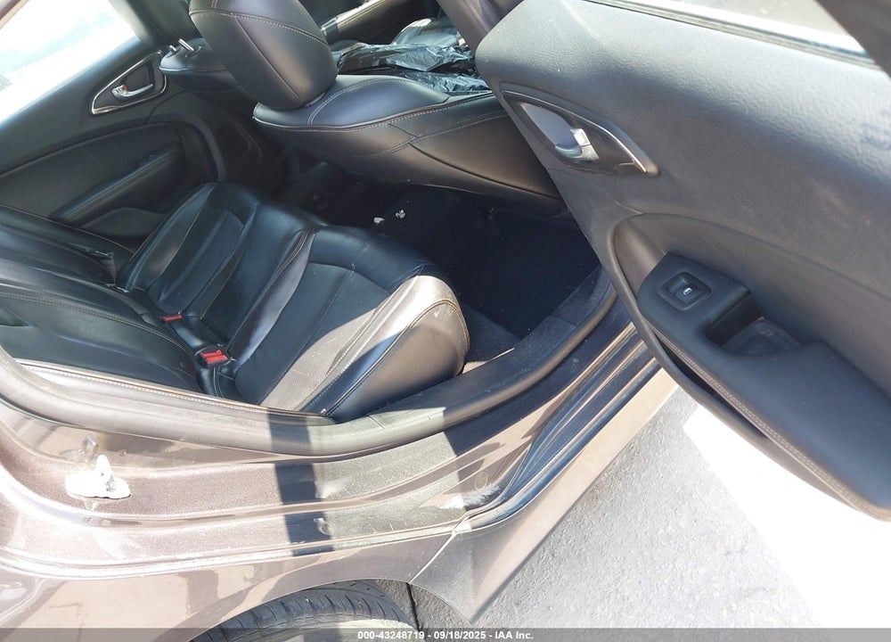 2015 CHRYSLER 200 C VIN: 1C3CCCCGXFN509981