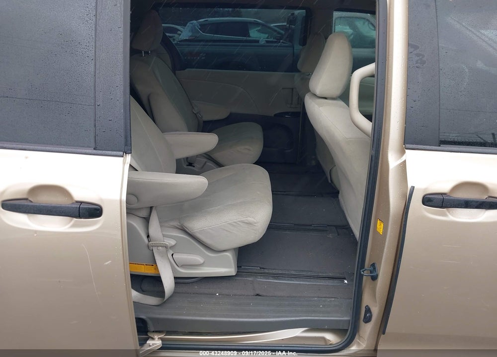 2011 TOYOTA SIENNA VIN: 5TDKA3DC9BS005743