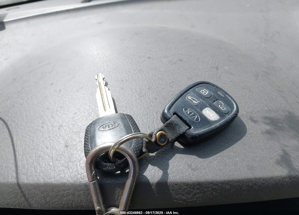 2006 KIA SORENTO EX/LX VIN: KNDJC733265645805