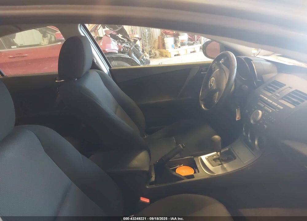 2011 MAZDA 3 I TOURING VIN: JM1BL1VG3B1406377