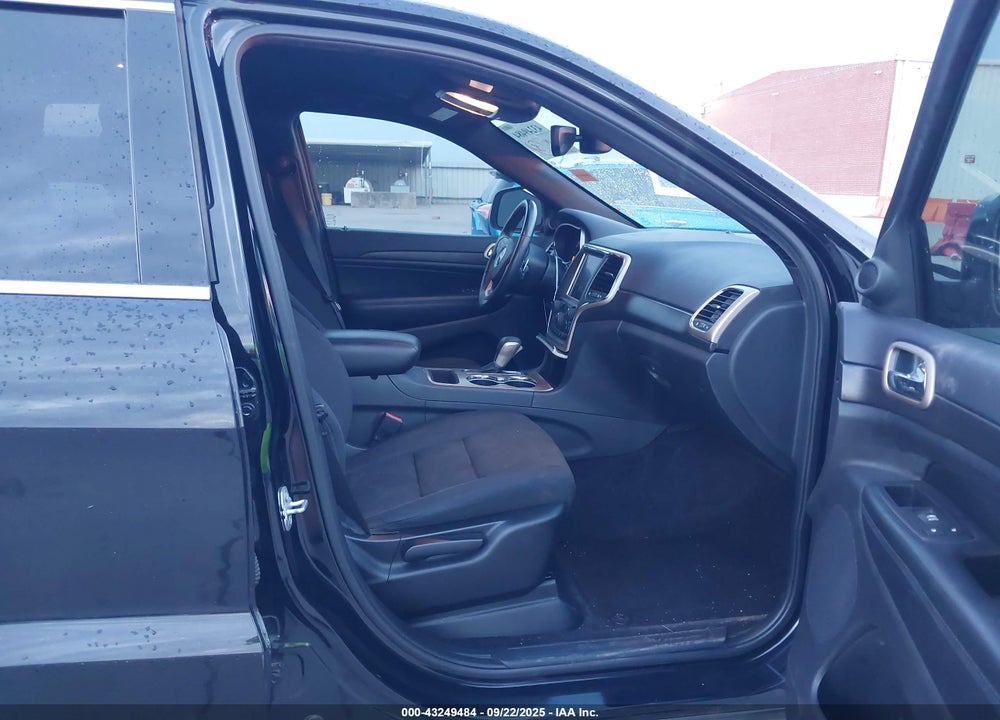 2017 JEEP GRAND CHEROKEE VIN: 1C4RJEAG6HC685693
