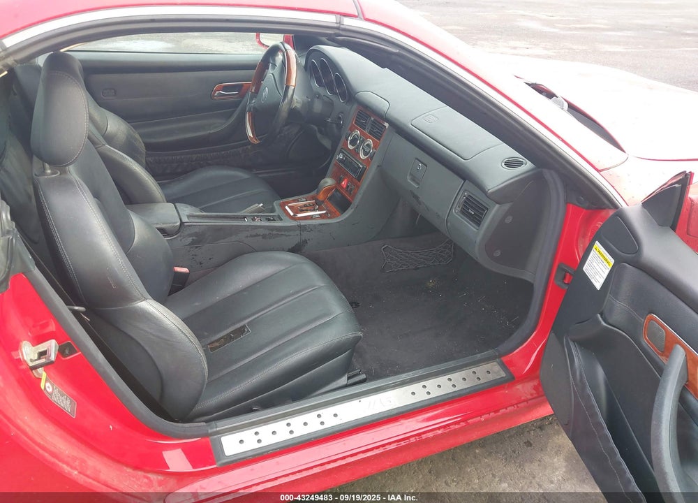 2002 MERCEDES-BENZ SLK 320 VIN: WDBKK65F52F240033
