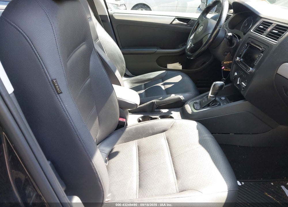 2014 VOLKSWAGEN JETTA VIN: 3VWD17AJ2EM325152