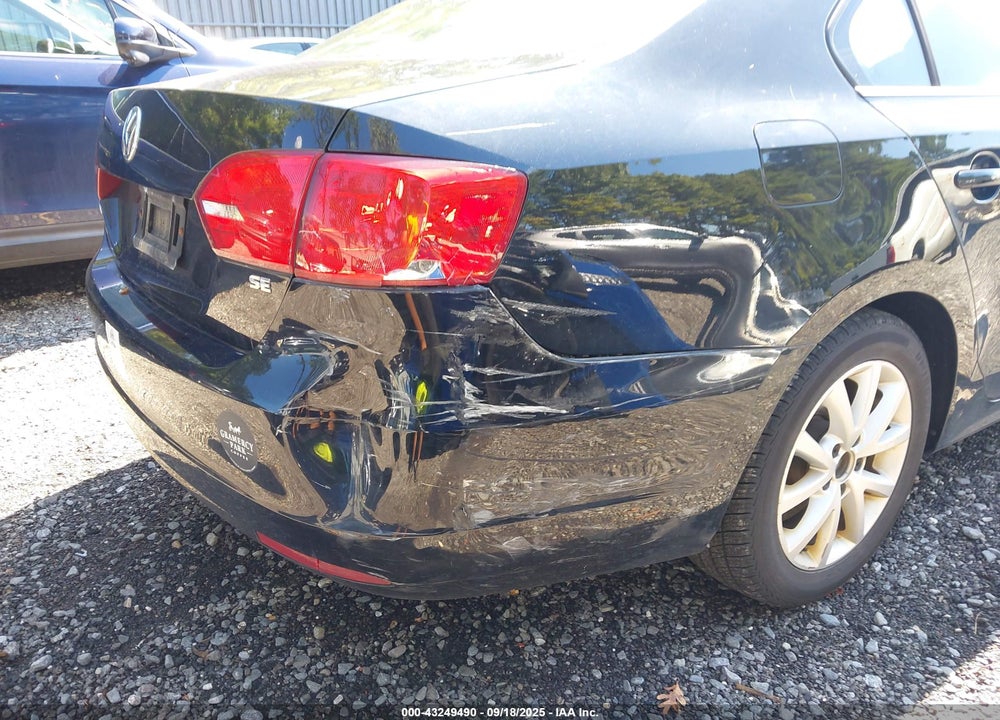 2014 VOLKSWAGEN JETTA VIN: 3VWD17AJ2EM325152