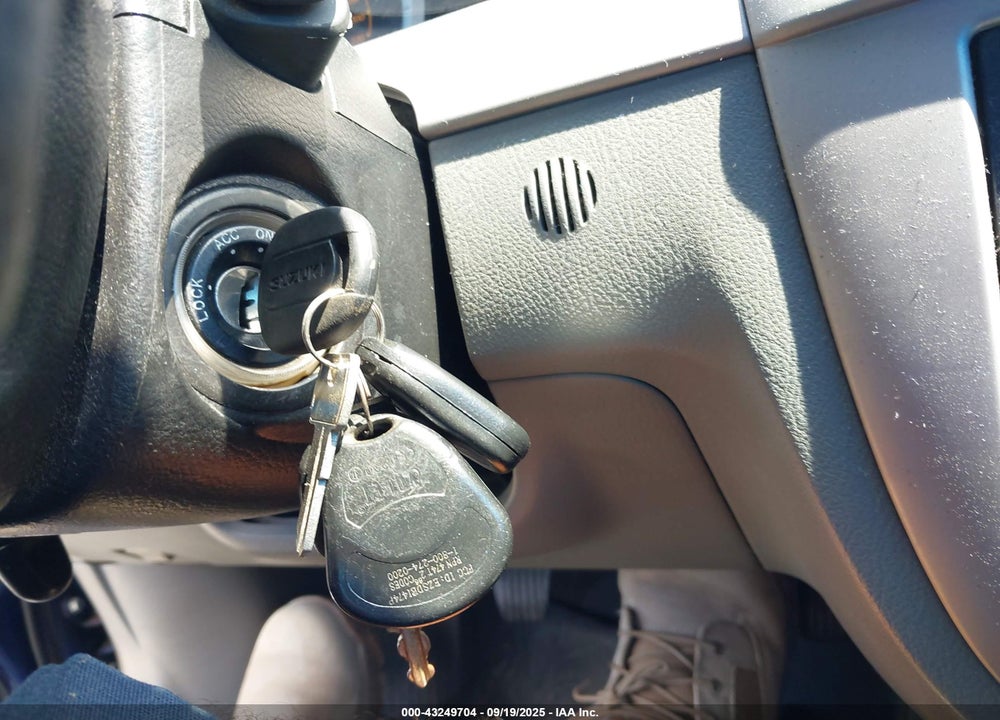 2007 SUZUKI RENO VIN: KL5JD66Z17K564570
