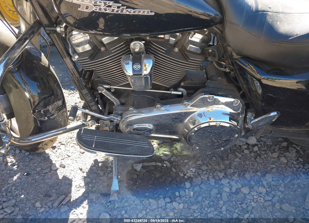 2017 HARLEY-DAVIDSON FLHX STREET GLIDE VIN: 1HD1KBC19HB611867