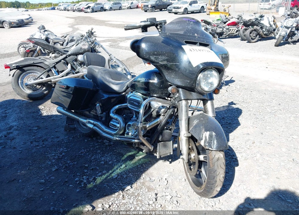 2017 HARLEY-DAVIDSON FLHX STREET GLIDE VIN: 1HD1KBC19HB611867