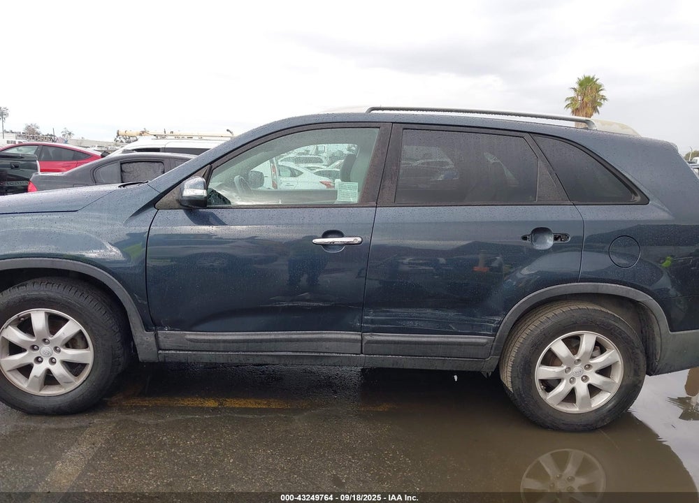 2011 KIA SORENTO VIN: 5XYKT4A13BG106034