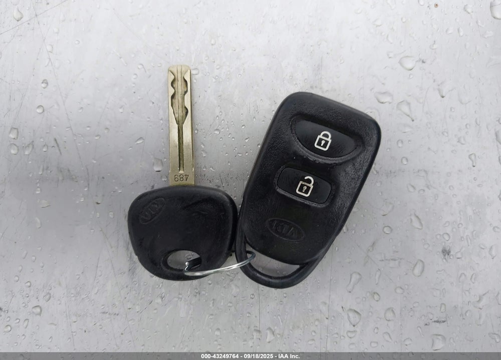 2011 KIA SORENTO VIN: 5XYKT4A13BG106034