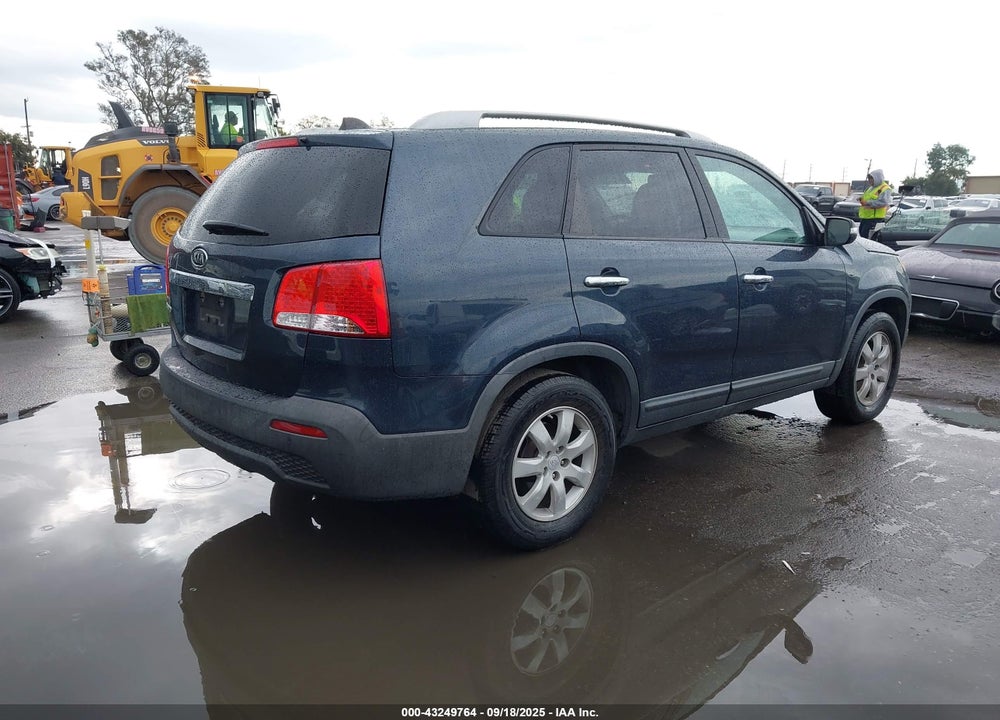 2011 KIA SORENTO VIN: 5XYKT4A13BG106034