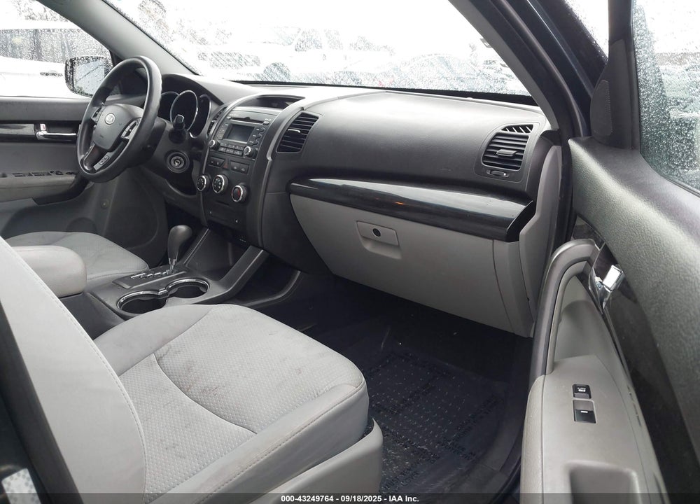 2011 KIA SORENTO VIN: 5XYKT4A13BG106034